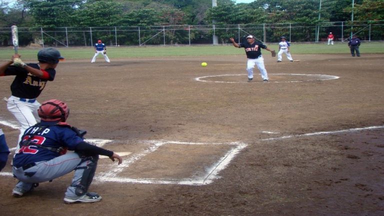 Inauguran X Campeonato de Softbol de Lanzamiento Rápido