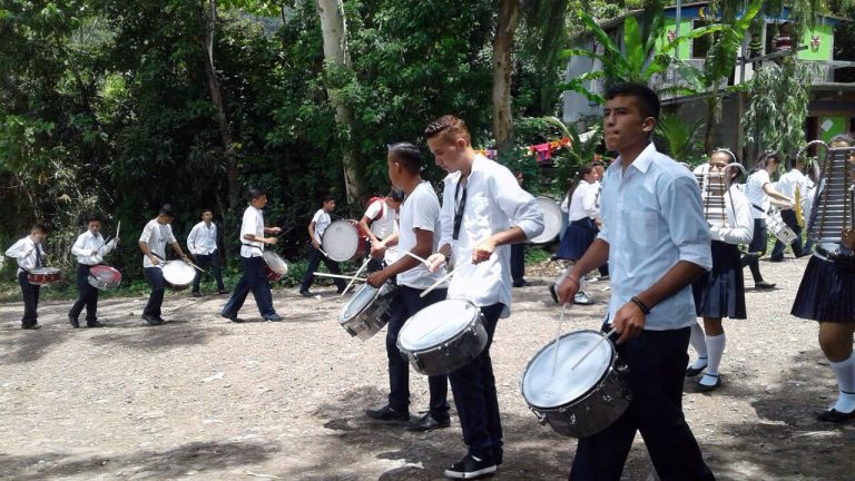 ENEL entrega instrumentos musicales a estudiantes de la Escuela Rubén Darío en Jinotega