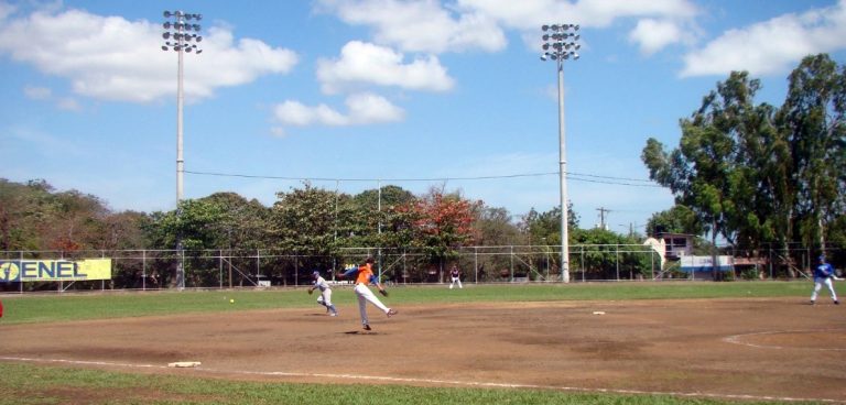 Inicia XI Liga Interinstitucional de Softball Primera División Masculino