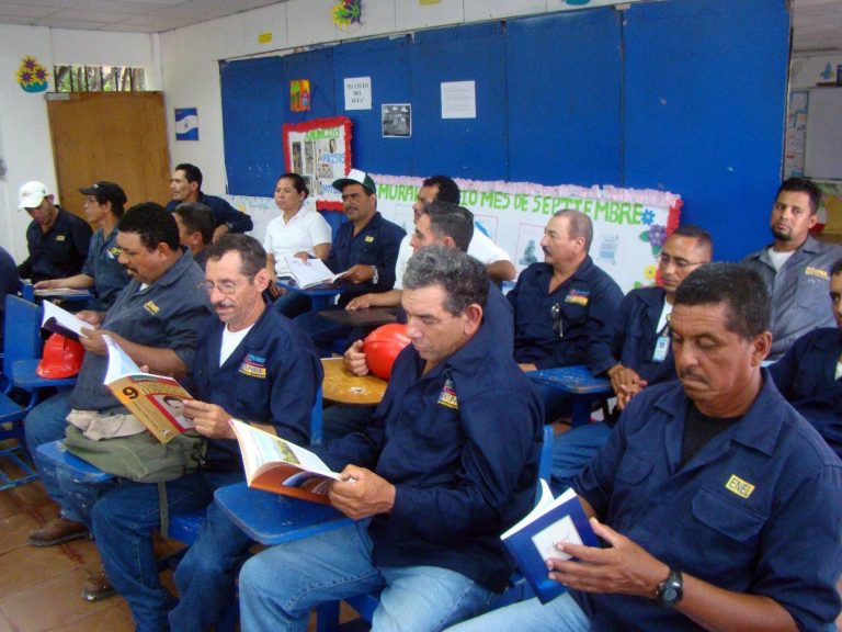 Trabajadores de la Planta Hidroeléctrica Carlos Fonseca inician estudios para alcanzar bachillerato