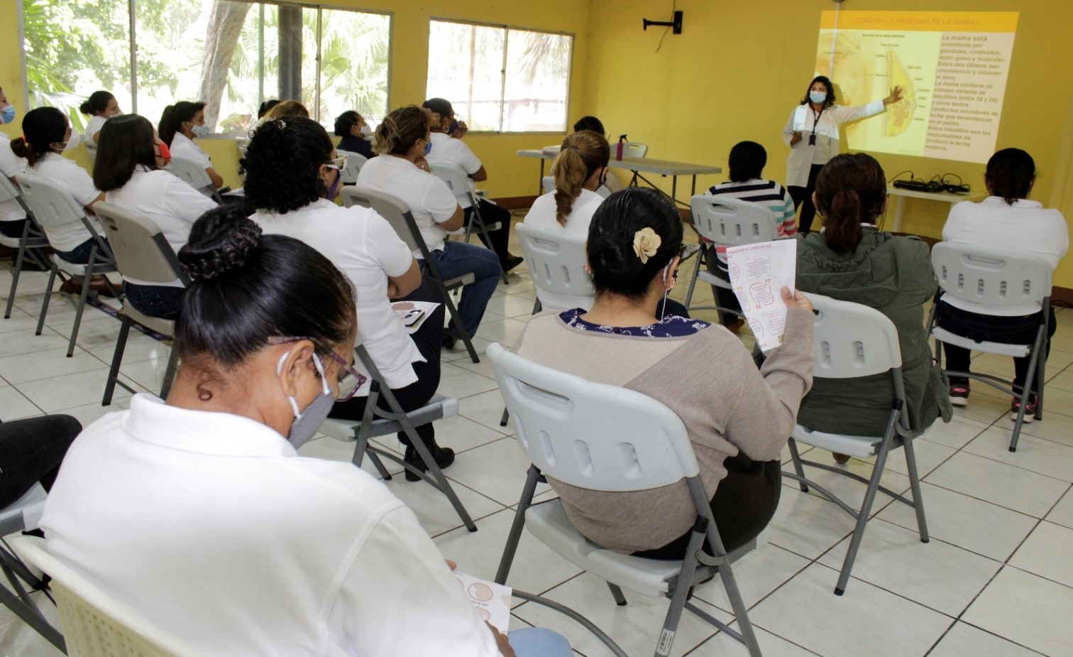 Lee más sobre el artículo Trabajadores de ENEL participan en charlas y chequeos para prevenir el cáncer de mama