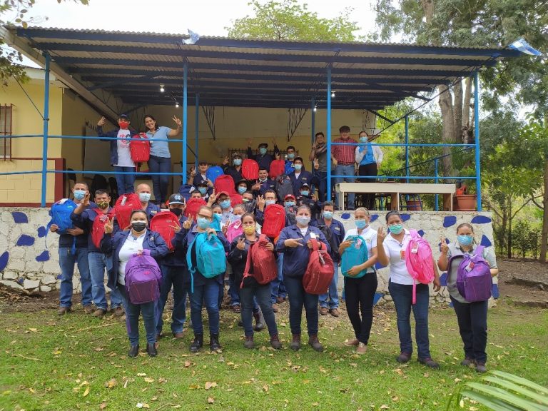 Útiles y Materiales Escolares a entregados a los Centros Educativos ubicados en Plantas Hidroeléctricas de ENEL