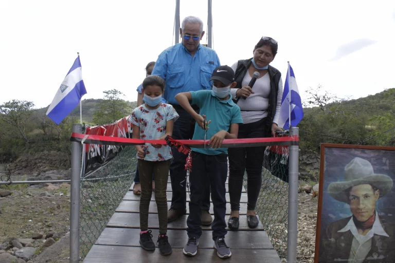 Gobierno Sandinista a través de ENEL inaugura puente colgante en comunidad Santa Bárbara en Jinotega