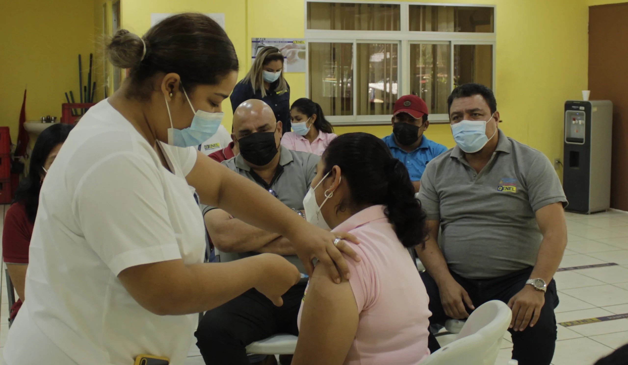 Trabajadores de ENEL son vacunados contra la Covid-19