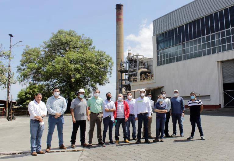 ENEL comparte con estudiantes de la UAM el proceso de generación en la Planta Térmica Managua.