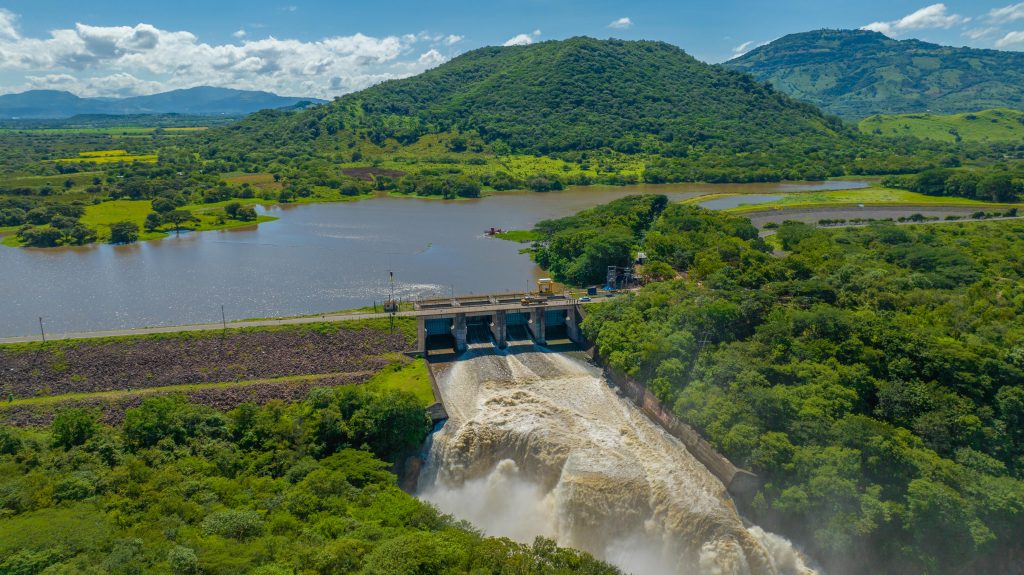 Vertedero-Compuertas del Embalse La Virgen, Central Hidroeléctrica Carlos Fonseca.