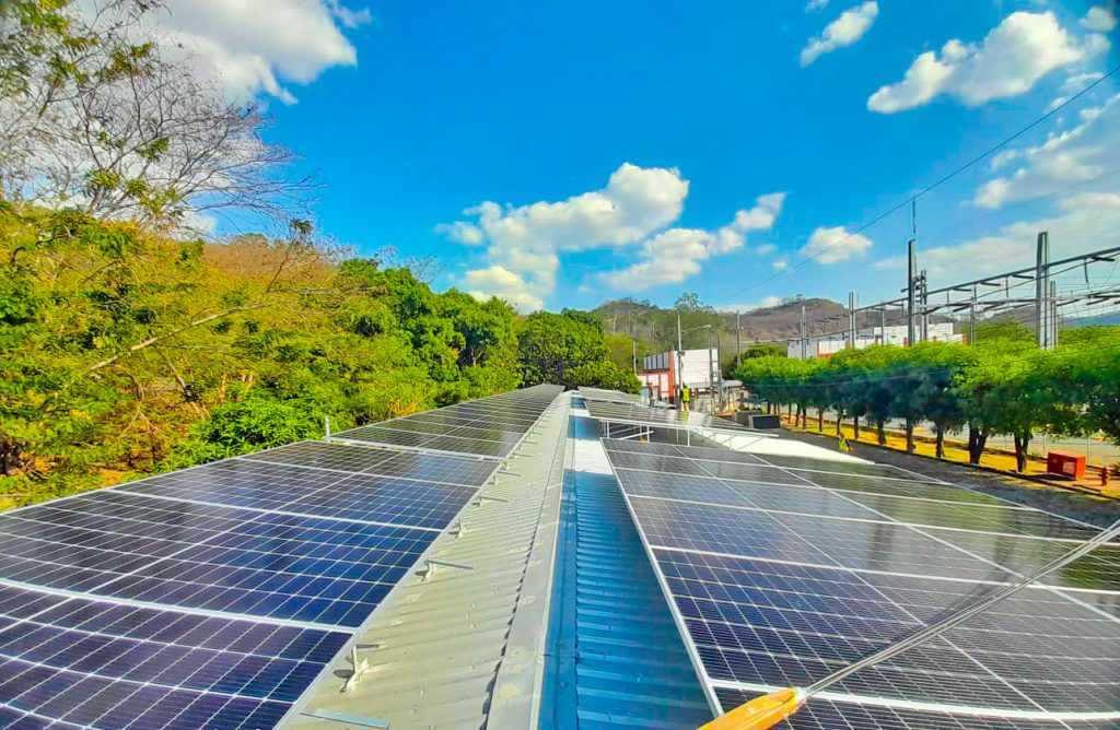 Instalación de Sistema Fotovoltaico en la Central Hidroeléctrica Carlos Fonseca 