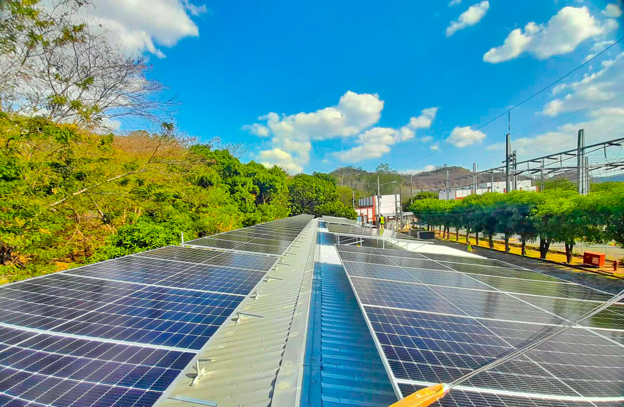 ENEL apuesta a la sostenibilidad con la instalación de Sistemas Fotovoltaicos en Centrales Hidroeléctricas