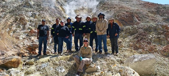 Equipo Técnico del Laboratorio de Geoquímica de ENEL y trabajadores del Campo Geotérmico Momotombo.